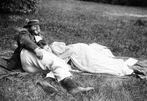 Thadée Natanson and his wife Misia Godebska in the garden of their country home, Le Relais, c.1899